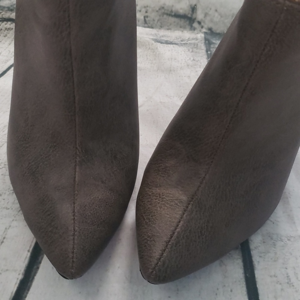 DONATED WILD DIVA LOUNGE pointed toe zip bootie6.5 - Picture 2 of 8